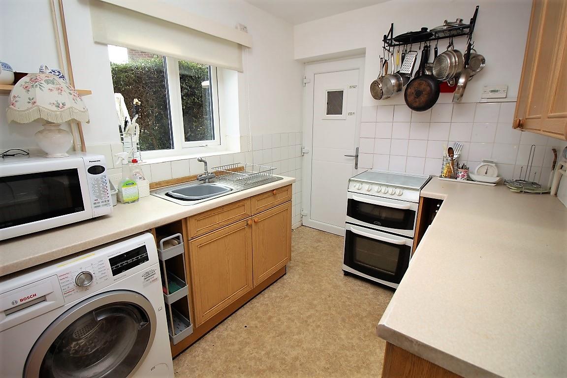 3 bed property in Hildens Drive, Reading